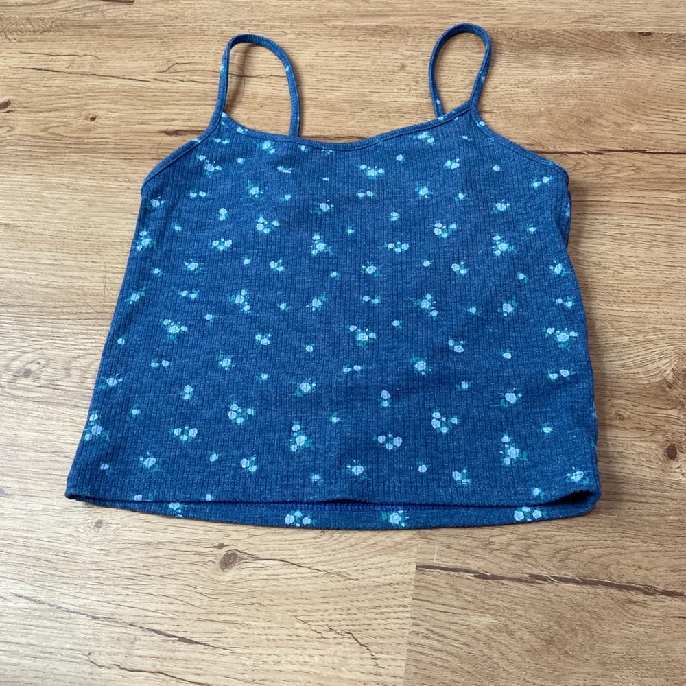 American Eagle Cropped tank with flowers
Size: xs